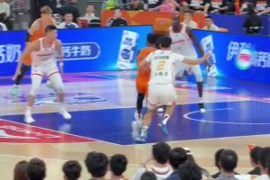 拉塞尔国内首秀不好打，被多次大帽！CBA强度也是有的！